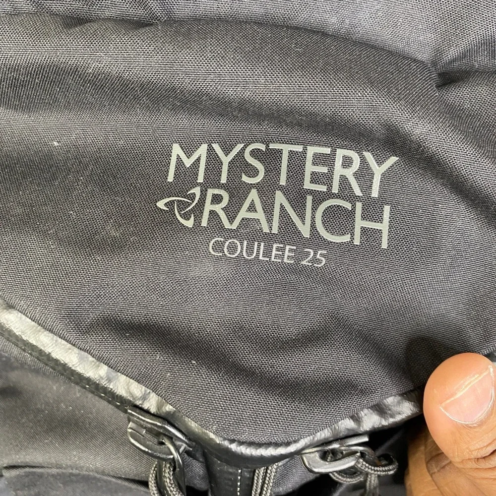 Mystery Ranch Coulee 25 Backpack Black Hiking Daypack 3-Zip Design 30-40in Waist